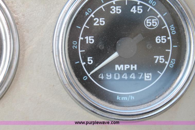 image for item AJ9269 1994 Ford LN9000 flatbed truck