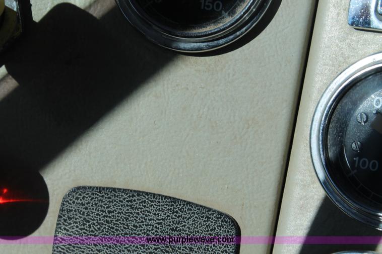 image for item AJ9269 1994 Ford LN9000 flatbed truck