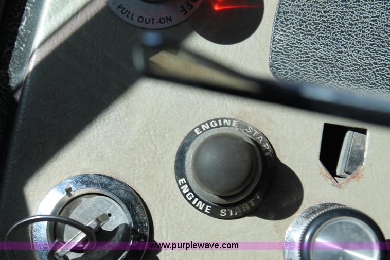 image for item AJ9269 1994 Ford LN9000 flatbed truck