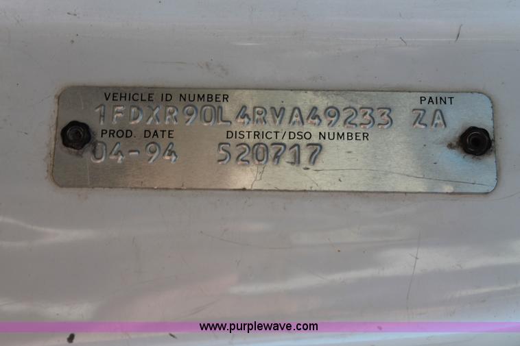 image for item AJ9269 1994 Ford LN9000 flatbed truck