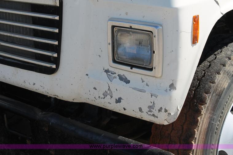 image for item AJ9269 1994 Ford LN9000 flatbed truck