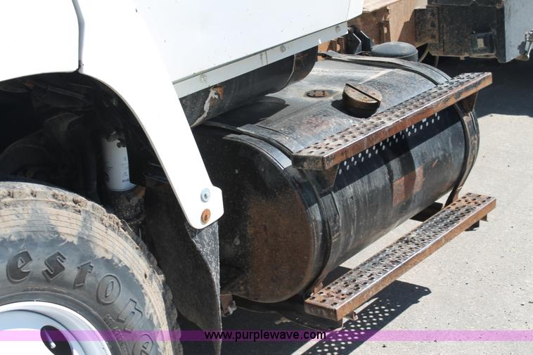 image for item AJ9269 1994 Ford LN9000 flatbed truck