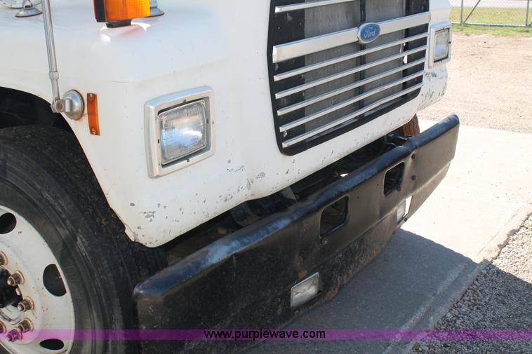 image for item AJ9269 1994 Ford LN9000 flatbed truck