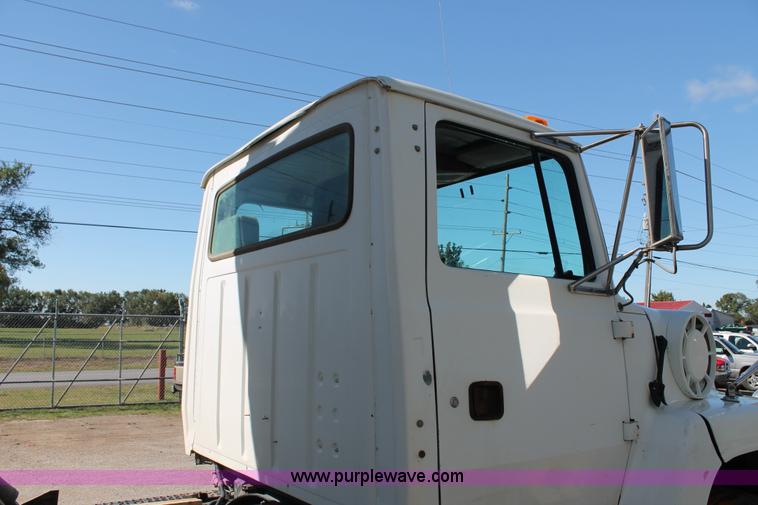 image for item AJ9269 1994 Ford LN9000 flatbed truck