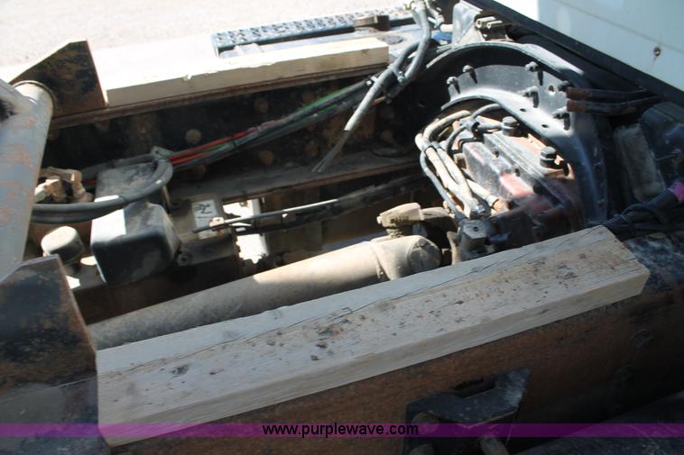 image for item AJ9269 1994 Ford LN9000 flatbed truck