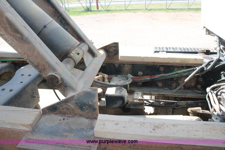 image for item AJ9269 1994 Ford LN9000 flatbed truck