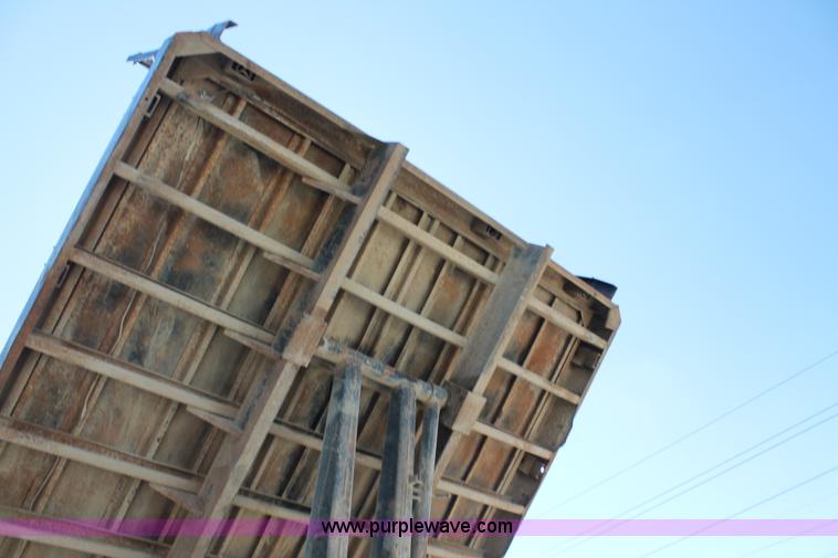 image for item AJ9269 1994 Ford LN9000 flatbed truck