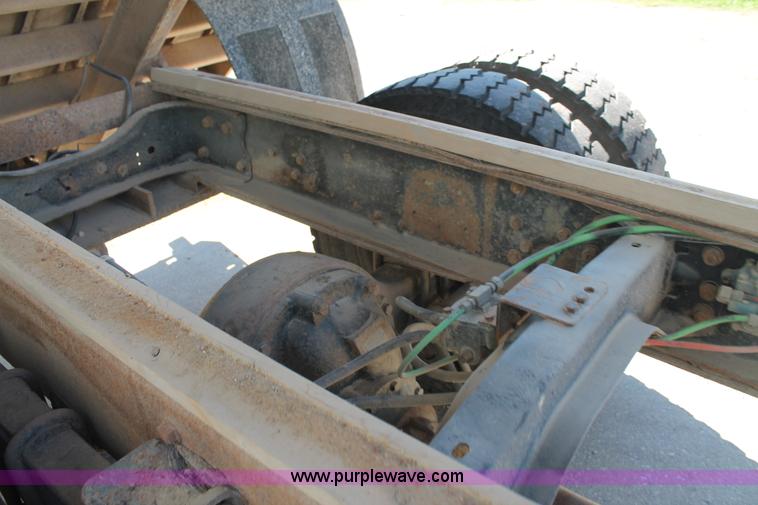 image for item AJ9269 1994 Ford LN9000 flatbed truck