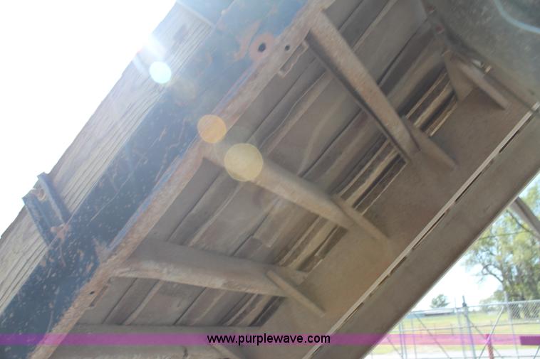 image for item AJ9269 1994 Ford LN9000 flatbed truck