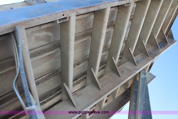 image for item AJ9269 1994 Ford LN9000 flatbed truck