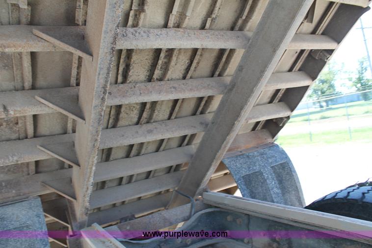 image for item AJ9269 1994 Ford LN9000 flatbed truck