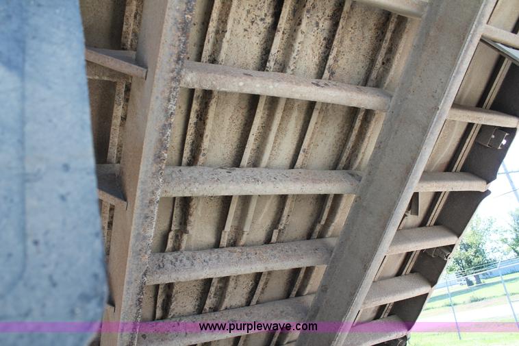 image for item AJ9269 1994 Ford LN9000 flatbed truck