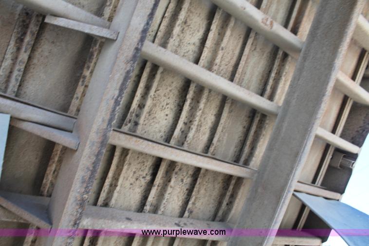 image for item AJ9269 1994 Ford LN9000 flatbed truck