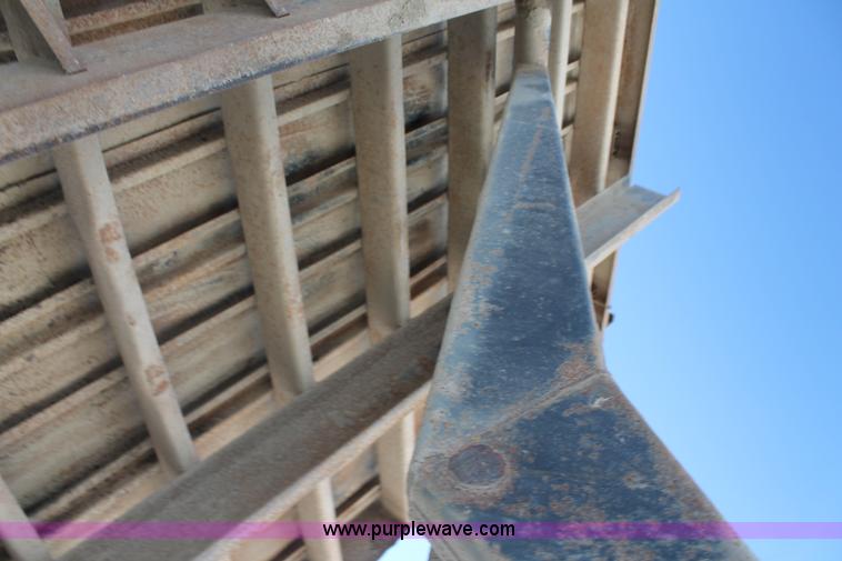 image for item AJ9269 1994 Ford LN9000 flatbed truck