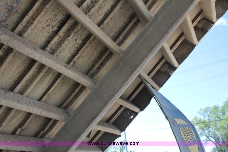 image for item AJ9269 1994 Ford LN9000 flatbed truck