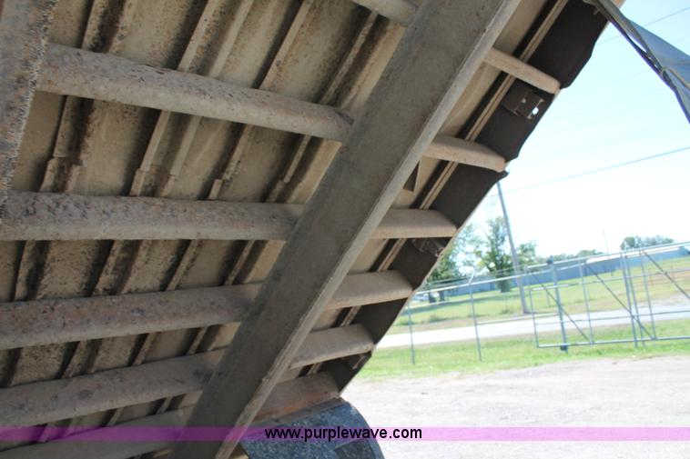 image for item AJ9269 1994 Ford LN9000 flatbed truck