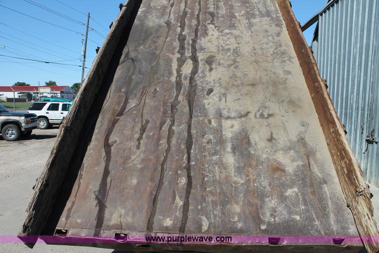 image for item AJ9269 1994 Ford LN9000 flatbed truck