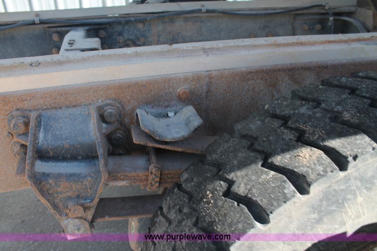 image for item AJ9269 1994 Ford LN9000 flatbed truck