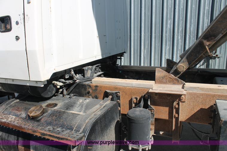 image for item AJ9269 1994 Ford LN9000 flatbed truck