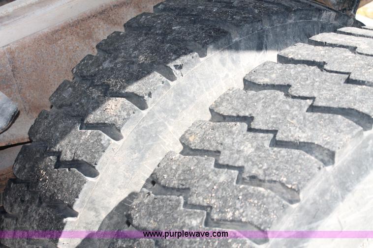 image for item AJ9269 1994 Ford LN9000 flatbed truck