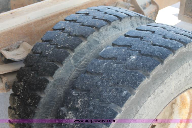 image for item AJ9269 1994 Ford LN9000 flatbed truck