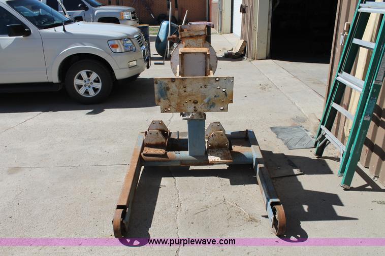 image for item AJ9270 The Revolver engine stand