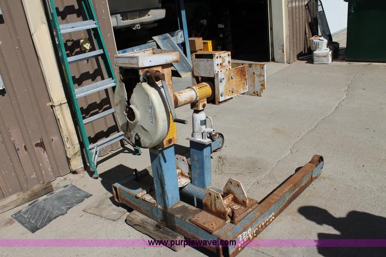 image for item AJ9270 The Revolver engine stand