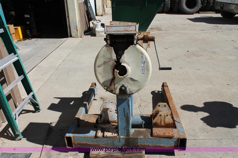 image for item AJ9270 The Revolver engine stand