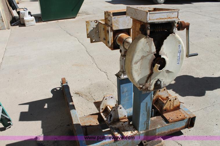 image for item AJ9270 The Revolver engine stand