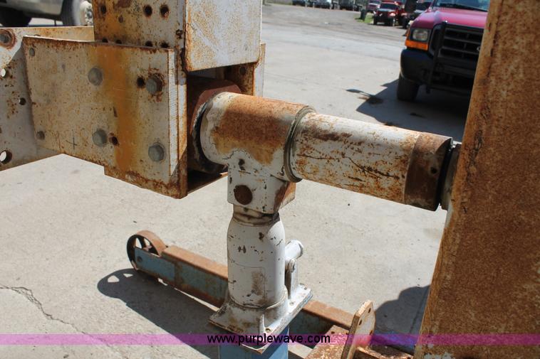 image for item AJ9270 The Revolver engine stand