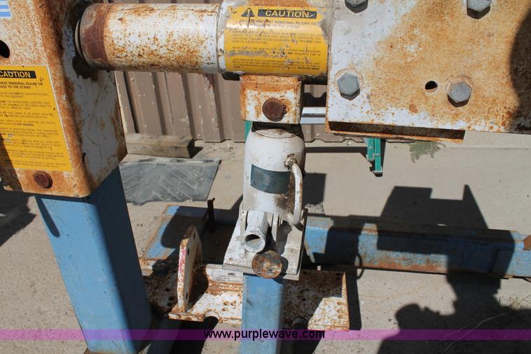 image for item AJ9270 The Revolver engine stand