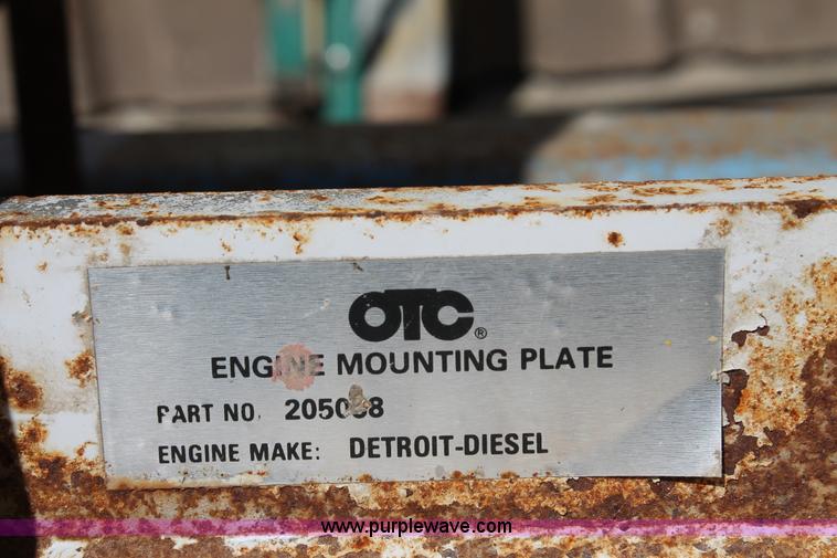 image for item AJ9270 The Revolver engine stand