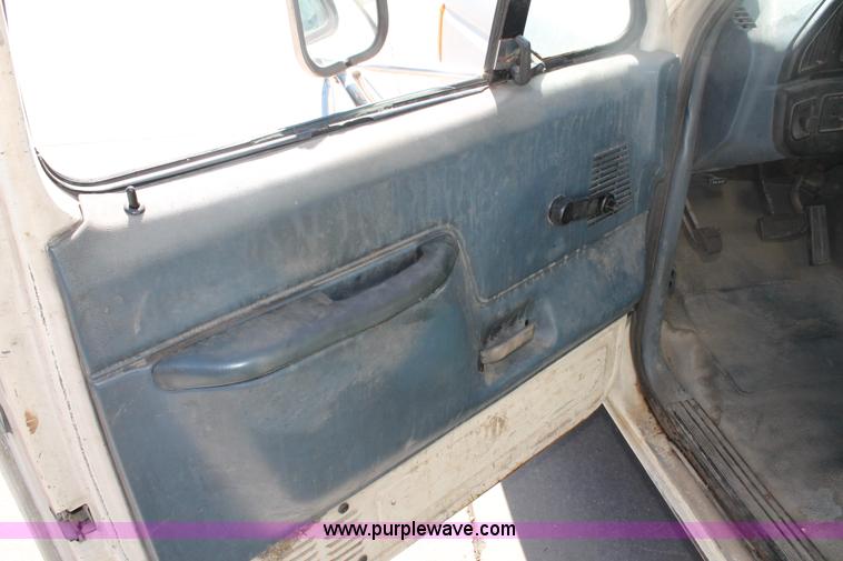 image for item AJ9271 1988 Ford F350 Custom mobile tire changing truck