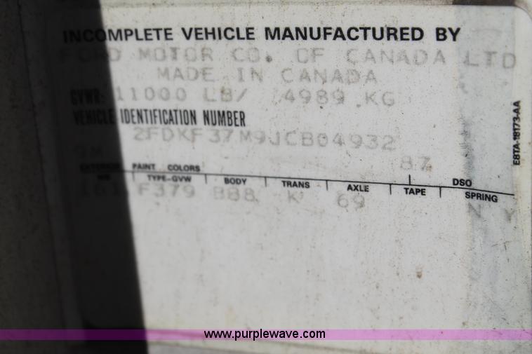 image for item AJ9271 1988 Ford F350 Custom mobile tire changing truck