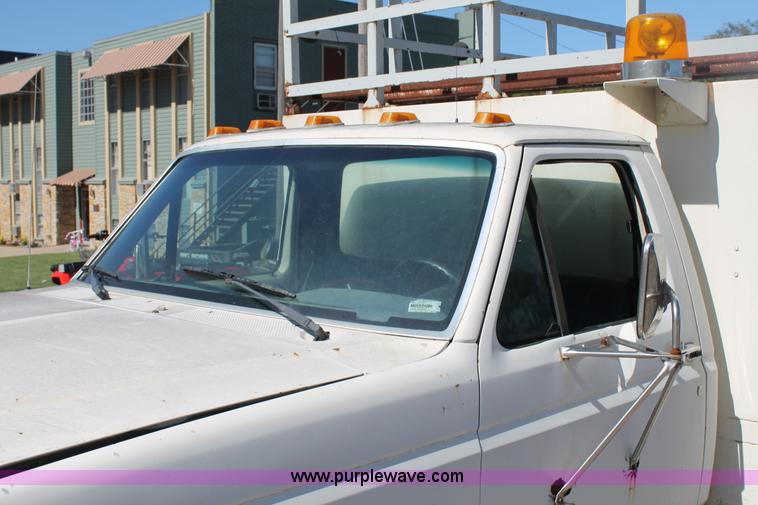 image for item AJ9271 1988 Ford F350 Custom mobile tire changing truck