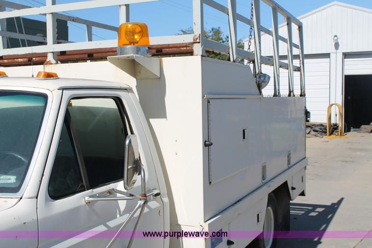 image for item AJ9271 1988 Ford F350 Custom mobile tire changing truck