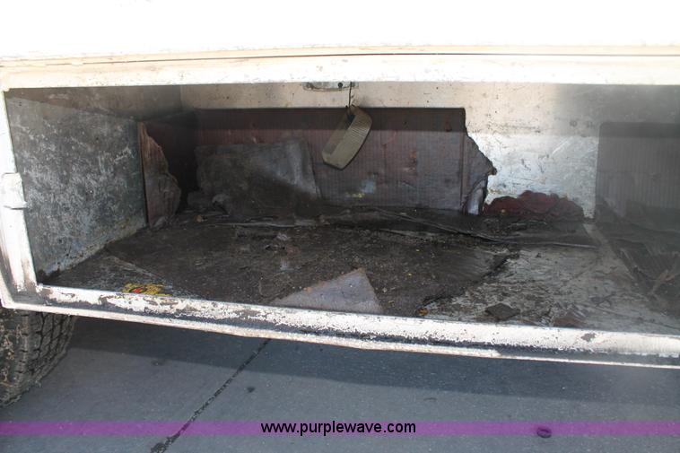 image for item AJ9271 1988 Ford F350 Custom mobile tire changing truck