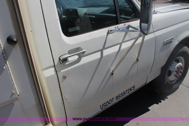 image for item AJ9271 1988 Ford F350 Custom mobile tire changing truck