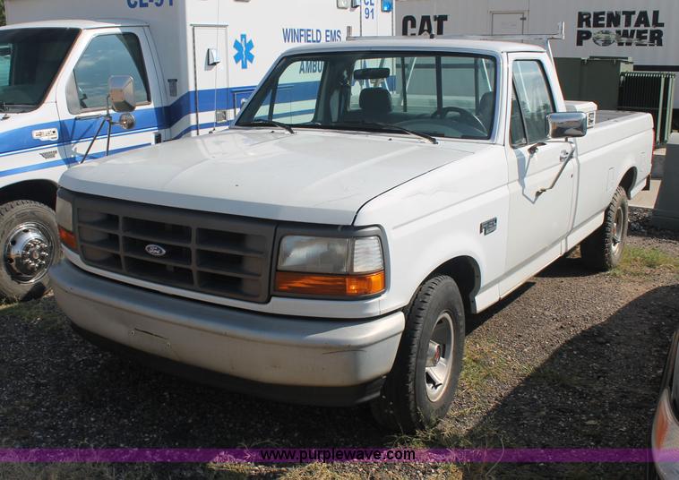 image for item AJ9305 1994 Ford F150 XL pickup truck