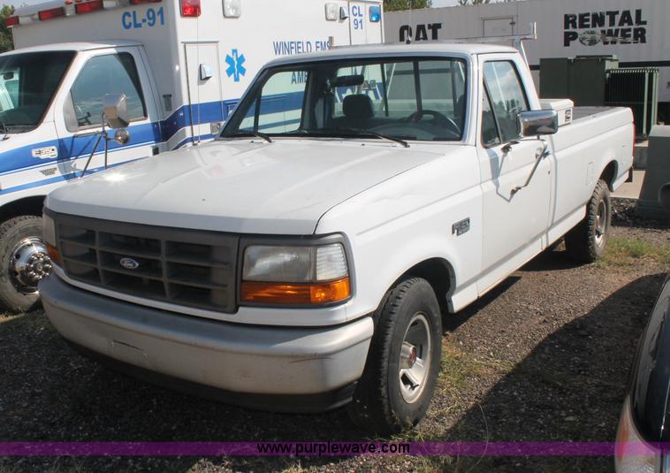 image for item AJ9305 1994 Ford F150 XL pickup truck