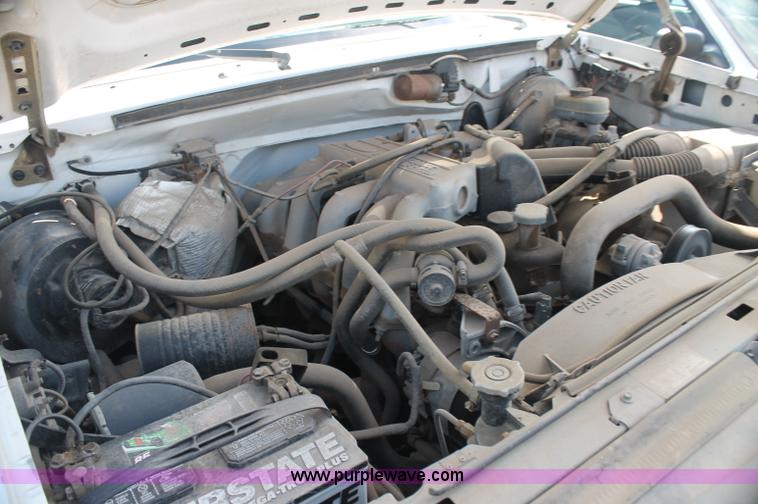 image for item AJ9305 1994 Ford F150 XL pickup truck