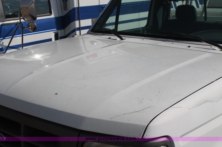 image for item AJ9305 1994 Ford F150 XL pickup truck