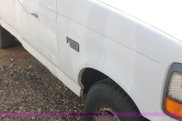 image for item AJ9305 1994 Ford F150 XL pickup truck