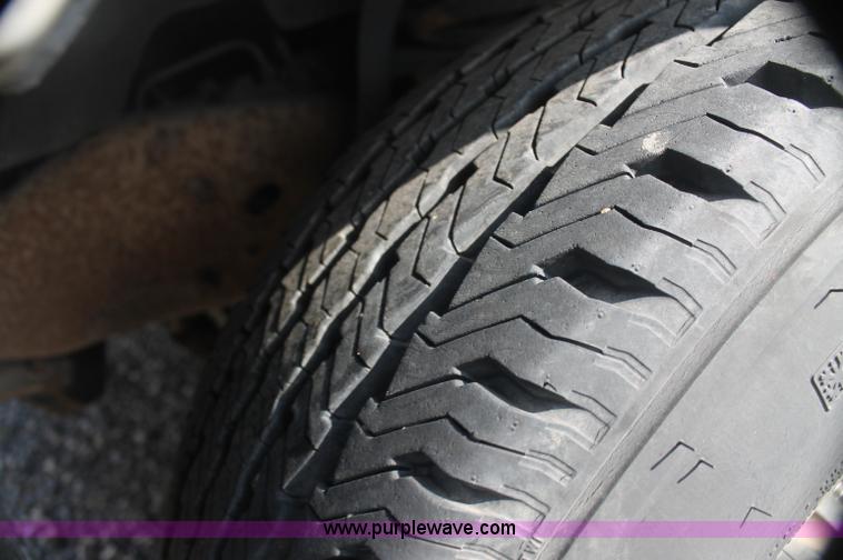 image for item AJ9305 1994 Ford F150 XL pickup truck