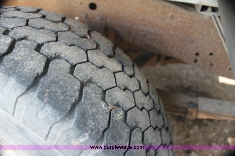 image for item AJ9305 1994 Ford F150 XL pickup truck