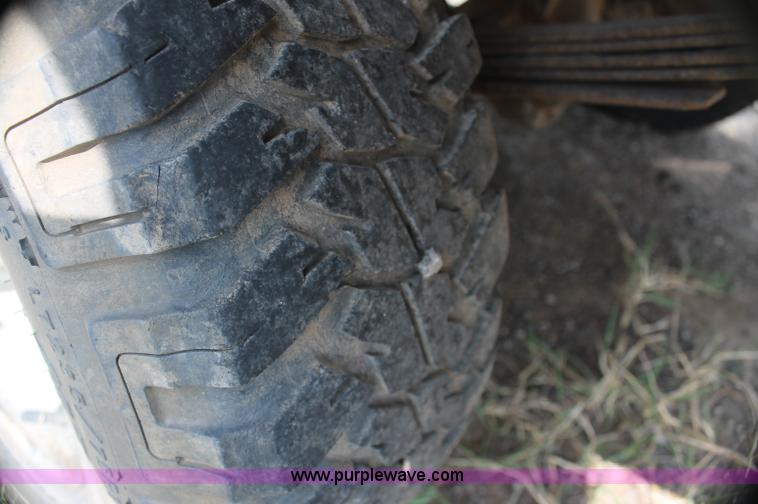 image for item AJ9305 1994 Ford F150 XL pickup truck