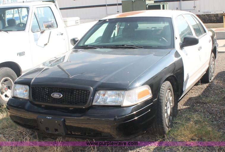 image for item AJ9306 2004 Ford Crown Victoria Police Interceptor