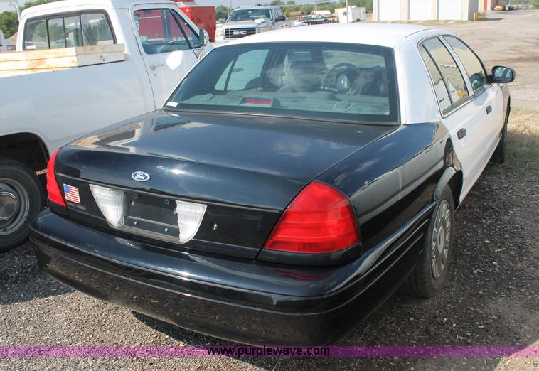 image for item AJ9306 2004 Ford Crown Victoria Police Interceptor