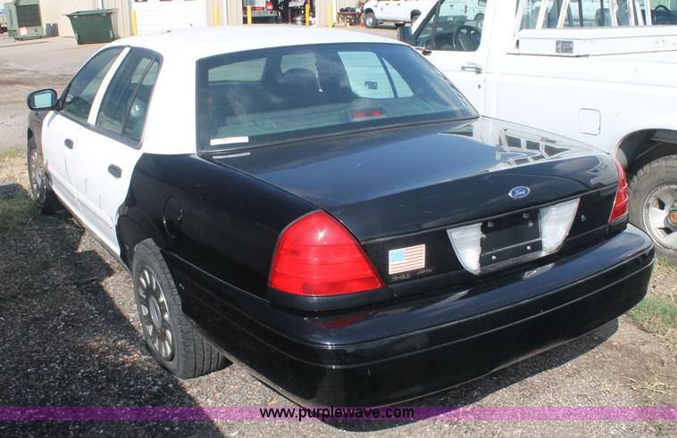 image for item AJ9306 2004 Ford Crown Victoria Police Interceptor