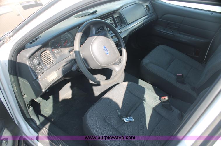 image for item AJ9306 2004 Ford Crown Victoria Police Interceptor